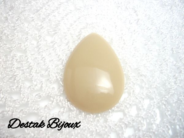 CHATOM RESINA BEJE 5.3 X 3.4-UNIDADE