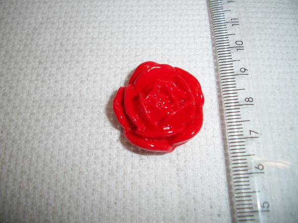 FLOR VERMELHA DE BISCUIT C/ FURO PASSANTE DE 1,00 POR
