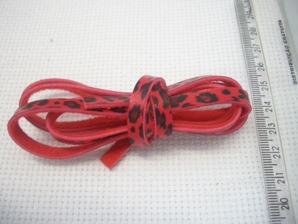 COURO ACHATADO VERMELHO (ONÇA)- O METRO